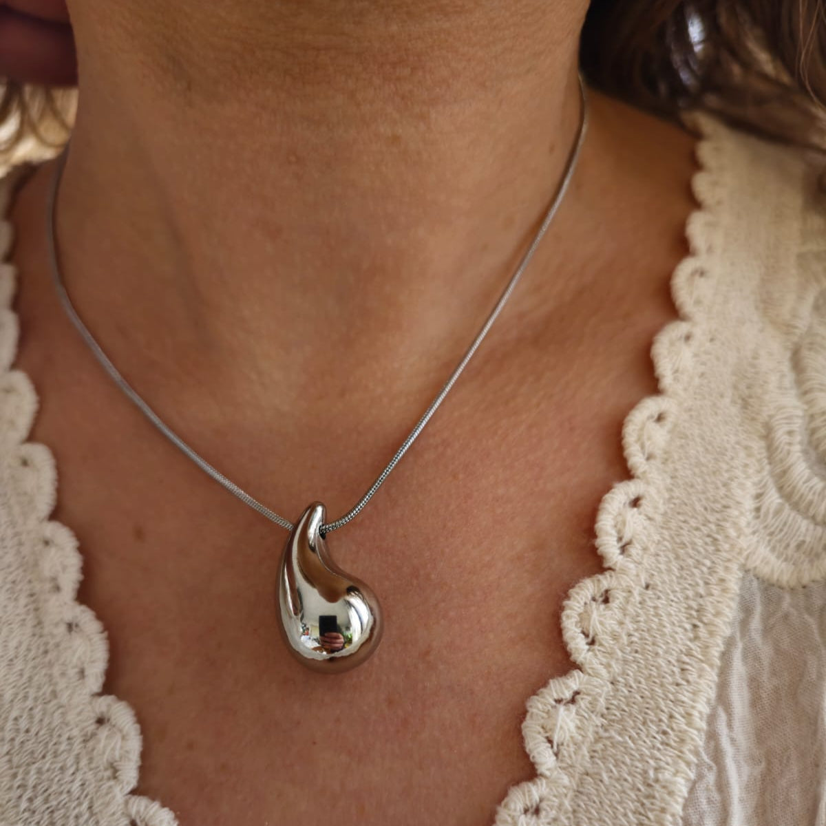 COLAR DE PRATA COM GOTA