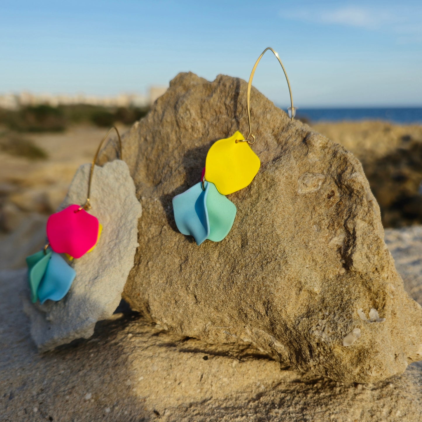 PENDIENTES PÉTALOS COLORES